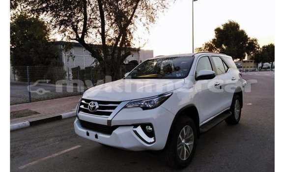 Buy Import Toyota Fortuner White Car in Import - Dubai in Kampot Province Buy Import Toyota Fortuner White Car in Import - Dubai in Kampot Province