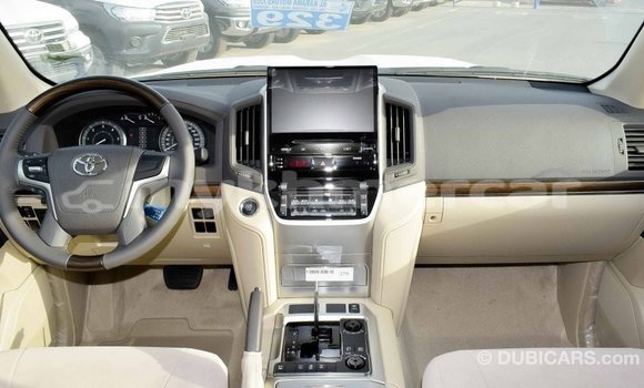 Acheter Import Voiture Toyota Land Cruiser Blanc à Import - Dubai, Kampot Province Acheter Import Voiture Toyota Land Cruiser Blanc à Import - Dubai, Kampot Province