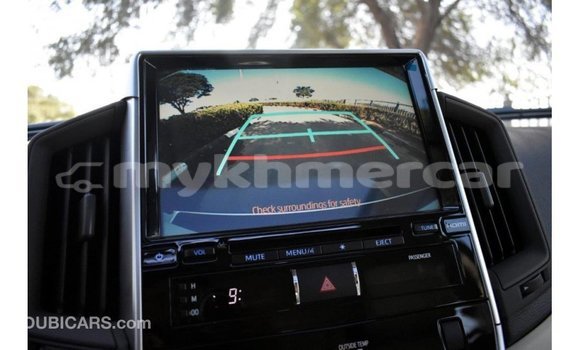 Acheter Import Voiture Toyota Land Cruiser Blanc à Import - Dubai, Kampot Province Acheter Import Voiture Toyota Land Cruiser Blanc à Import - Dubai, Kampot Province