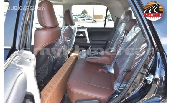 Acheter Import Utilitaire Toyota HiAce Noir à Import - Dubai, Kampot Province Acheter Import Utilitaire Toyota HiAce Noir à Import - Dubai, Kampot Province