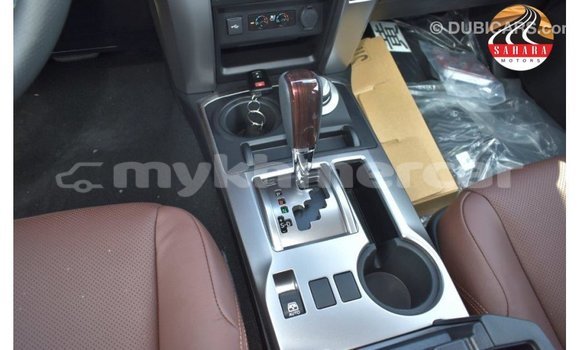 Acheter Import Utilitaire Toyota HiAce Noir à Import - Dubai, Kampot Province Acheter Import Utilitaire Toyota HiAce Noir à Import - Dubai, Kampot Province