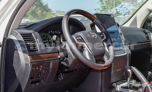 Acheter Import Voiture Toyota Land Cruiser Blanc à Import - Dubai, Kampot Province Acheter Import Voiture Toyota Land Cruiser Blanc à Import - Dubai, Kampot Province