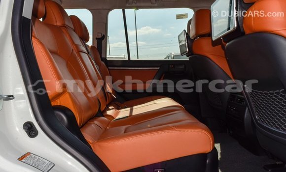 Acheter Import Voiture Toyota Land Cruiser Blanc à Import - Dubai, Kampot Province Acheter Import Voiture Toyota Land Cruiser Blanc à Import - Dubai, Kampot Province