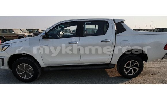 Acheter Import Voiture Toyota Hilux Blanc à Import - Dubai, Kampot Province Acheter Import Voiture Toyota Hilux Blanc à Import - Dubai, Kampot Province
