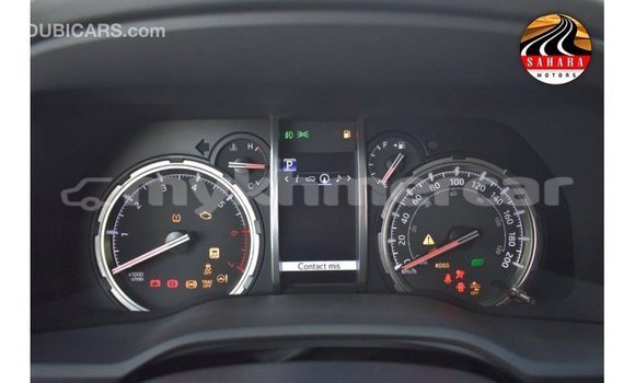 Acheter Import Utilitaire Toyota HiAce Blanc à Import - Dubai, Kampot Province Acheter Import Utilitaire Toyota HiAce Blanc à Import - Dubai, Kampot Province