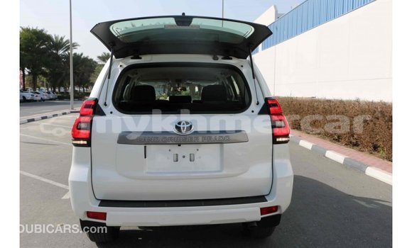 Acheter Import Voiture Toyota Prado Blanc à Import - Dubai, Kampot Province Acheter Import Voiture Toyota Prado Blanc à Import - Dubai, Kampot Province