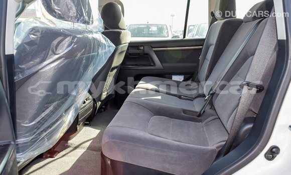 Acheter Import Voiture Toyota Land Cruiser Blanc à Import - Dubai, Kampot Province Acheter Import Voiture Toyota Land Cruiser Blanc à Import - Dubai, Kampot Province