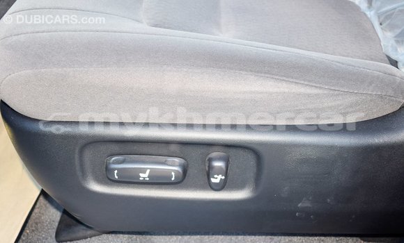 Acheter Import Voiture Toyota Land Cruiser Blanc à Import - Dubai, Kampot Province Acheter Import Voiture Toyota Land Cruiser Blanc à Import - Dubai, Kampot Province