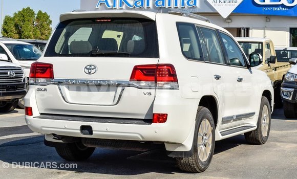 Acheter Import Voiture Toyota Land Cruiser Blanc à Import - Dubai, Kampot Province Acheter Import Voiture Toyota Land Cruiser Blanc à Import - Dubai, Kampot Province