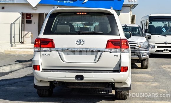 Acheter Import Voiture Toyota Land Cruiser Blanc à Import - Dubai, Kampot Province Acheter Import Voiture Toyota Land Cruiser Blanc à Import - Dubai, Kampot Province