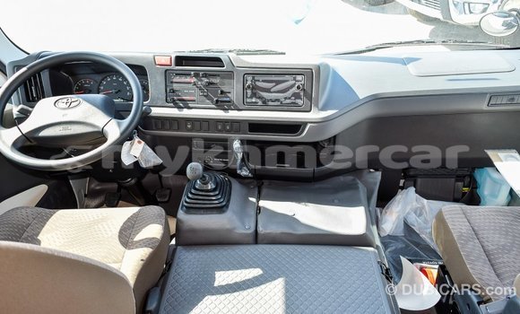 Acheter Import Voiture Toyota Coaster Blanc à Import - Dubai, Kampot Province Acheter Import Voiture Toyota Coaster Blanc à Import - Dubai, Kampot Province