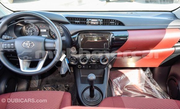 Acheter Import Voiture Toyota Hilux Blanc à Import - Dubai, Kampot Province Acheter Import Voiture Toyota Hilux Blanc à Import - Dubai, Kampot Province