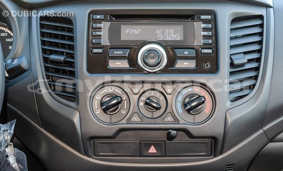 Acheter Import Voiture Mitsubishi L200 Blanc à Import - Dubai, Kampot Province Acheter Import Voiture Mitsubishi L200 Blanc à Import - Dubai, Kampot Province