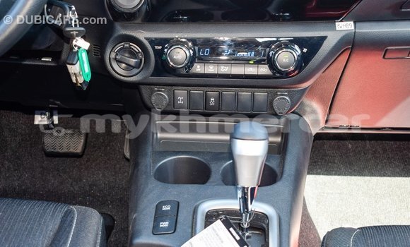 Acheter Import Voiture Toyota Hilux Noir à Import - Dubai, Kampot Province Acheter Import Voiture Toyota Hilux Noir à Import - Dubai, Kampot Province
