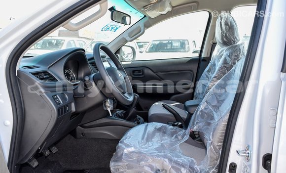 Acheter Import Voiture Mitsubishi L200 Blanc à Import - Dubai, Kampot Province Acheter Import Voiture Mitsubishi L200 Blanc à Import - Dubai, Kampot Province
