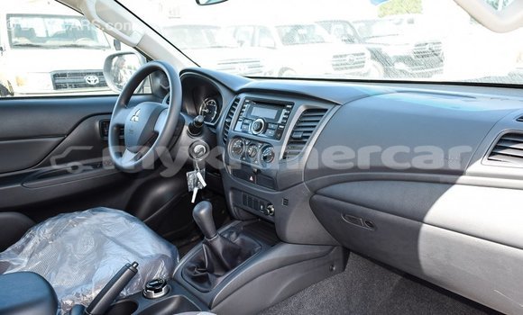 Acheter Import Voiture Mitsubishi L200 Blanc à Import - Dubai, Kampot Province Acheter Import Voiture Mitsubishi L200 Blanc à Import - Dubai, Kampot Province