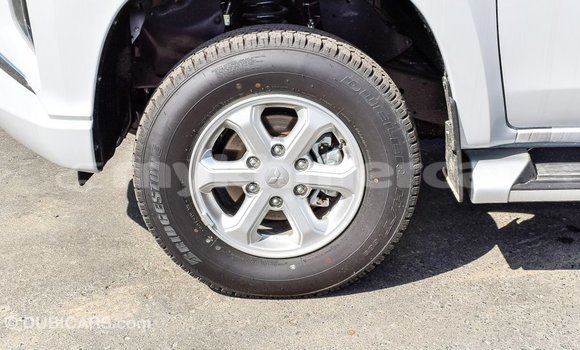 Acheter Import Voiture Mitsubishi L200 Blanc à Import - Dubai, Kampot Province Acheter Import Voiture Mitsubishi L200 Blanc à Import - Dubai, Kampot Province
