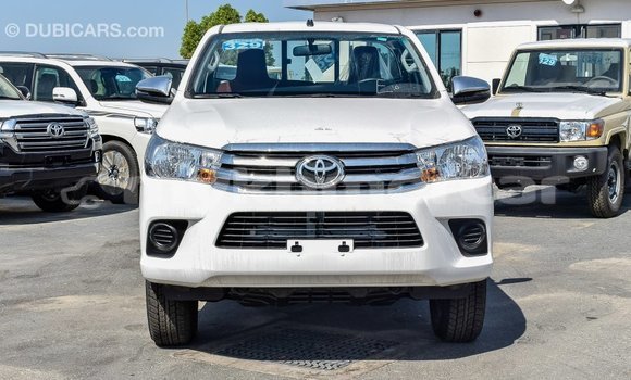 Acheter Import Voiture Toyota Hilux Blanc à Import - Dubai, Kampot Province Acheter Import Voiture Toyota Hilux Blanc à Import - Dubai, Kampot Province