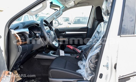 Acheter Import Voiture Toyota Hilux Blanc à Import - Dubai, Kampot Province Acheter Import Voiture Toyota Hilux Blanc à Import - Dubai, Kampot Province