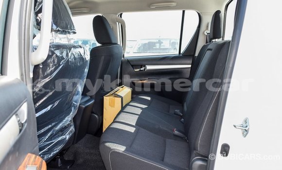 Acheter Import Voiture Toyota Hilux Blanc à Import - Dubai, Kampot Province Acheter Import Voiture Toyota Hilux Blanc à Import - Dubai, Kampot Province