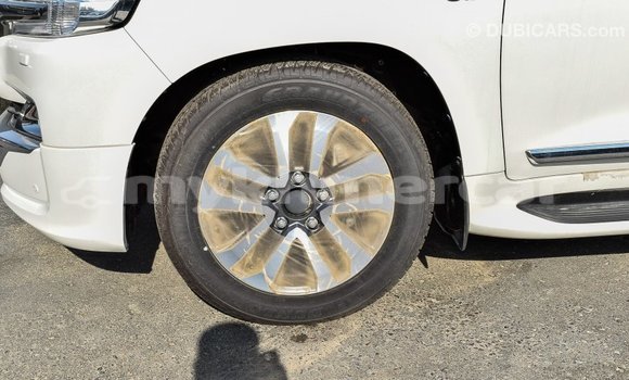 Acheter Import Voiture Toyota Land Cruiser Blanc à Import - Dubai, Kampot Province Acheter Import Voiture Toyota Land Cruiser Blanc à Import - Dubai, Kampot Province
