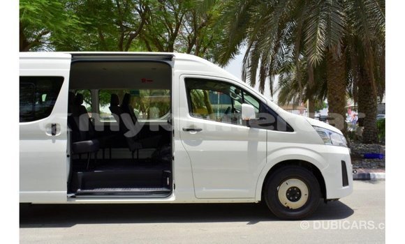 Acheter Import Voiture Toyota Hiace Blanc à Import - Dubai, Kampot Province Acheter Import Voiture Toyota Hiace Blanc à Import - Dubai, Kampot Province