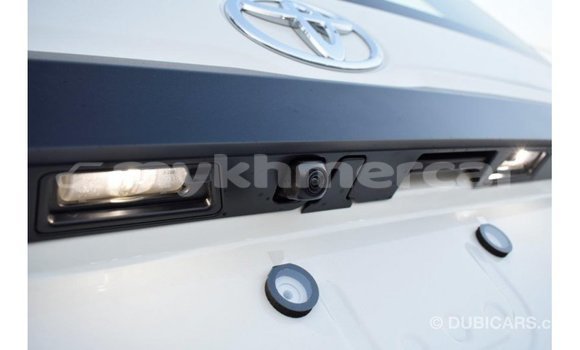 Acheter Import Voiture Toyota Hiace Blanc à Import - Dubai, Kampot Province Acheter Import Voiture Toyota Hiace Blanc à Import - Dubai, Kampot Province