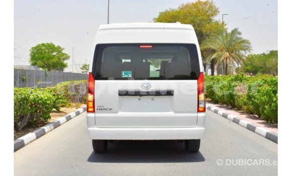 Acheter Import Voiture Toyota Hiace Blanc à Import - Dubai, Kampot Province Acheter Import Voiture Toyota Hiace Blanc à Import - Dubai, Kampot Province