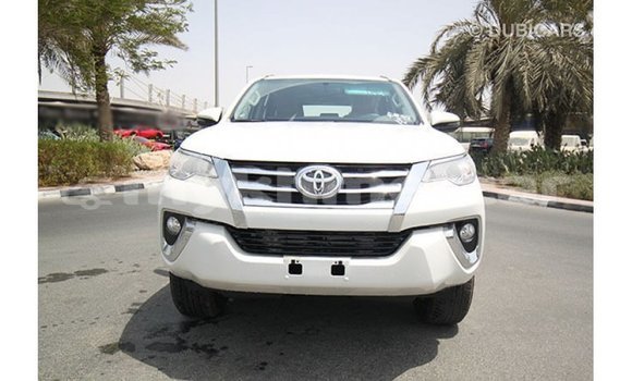 Acheter Import Voiture Toyota Fortuner Blanc à Import - Dubai, Kampot Province Acheter Import Voiture Toyota Fortuner Blanc à Import - Dubai, Kampot Province