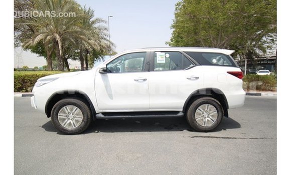 Acheter Import Voiture Toyota Fortuner Blanc à Import - Dubai, Kampot Province Acheter Import Voiture Toyota Fortuner Blanc à Import - Dubai, Kampot Province
