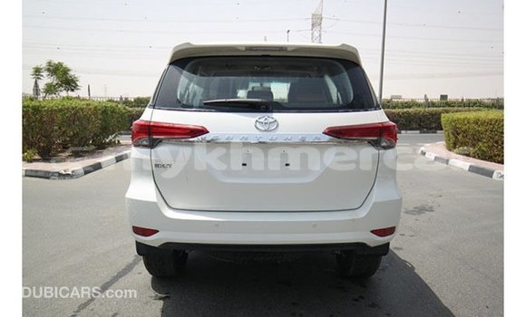 Acheter Import Voiture Toyota Fortuner Blanc à Import - Dubai, Kampot Province Acheter Import Voiture Toyota Fortuner Blanc à Import - Dubai, Kampot Province