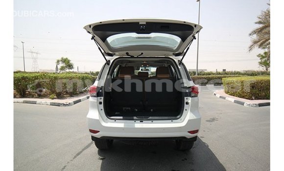 Acheter Import Voiture Toyota Fortuner Blanc à Import - Dubai, Kampot Province Acheter Import Voiture Toyota Fortuner Blanc à Import - Dubai, Kampot Province