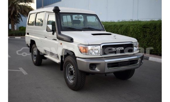 Acheter Import Voiture Toyota Land Cruiser Blanc à Import - Dubai, Kampot Province Acheter Import Voiture Toyota Land Cruiser Blanc à Import - Dubai, Kampot Province