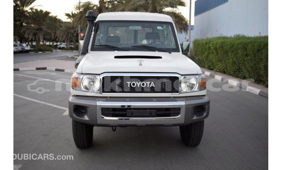 Acheter Import Voiture Toyota Land Cruiser Blanc à Import - Dubai, Kampot Province Acheter Import Voiture Toyota Land Cruiser Blanc à Import - Dubai, Kampot Province