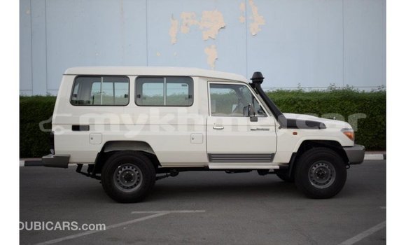 Acheter Import Voiture Toyota Land Cruiser Blanc à Import - Dubai, Kampot Province Acheter Import Voiture Toyota Land Cruiser Blanc à Import - Dubai, Kampot Province