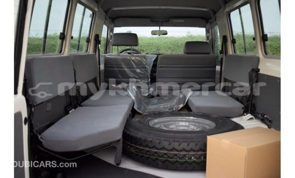Acheter Import Voiture Toyota Land Cruiser Blanc à Import - Dubai, Kampot Province Acheter Import Voiture Toyota Land Cruiser Blanc à Import - Dubai, Kampot Province