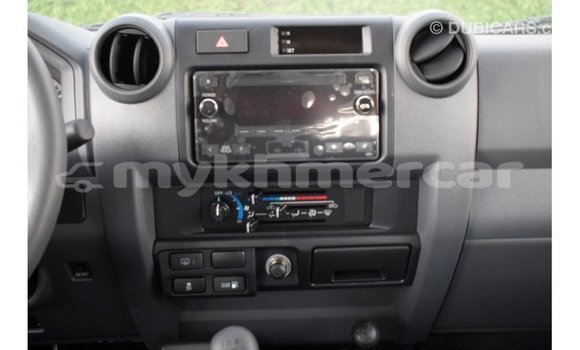 Acheter Import Voiture Toyota Land Cruiser Blanc à Import - Dubai, Kampot Province Acheter Import Voiture Toyota Land Cruiser Blanc à Import - Dubai, Kampot Province