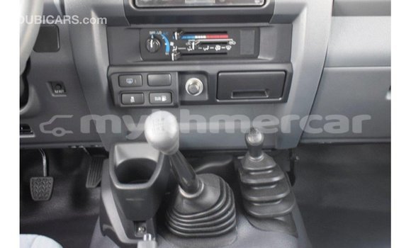 Acheter Import Voiture Toyota Land Cruiser Blanc à Import - Dubai, Kampot Province Acheter Import Voiture Toyota Land Cruiser Blanc à Import - Dubai, Kampot Province