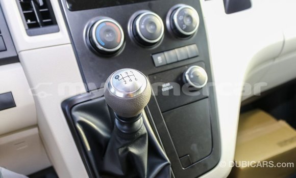 Acheter Import Voiture Toyota Hiace Blanc à Import - Dubai, Kampot Province Acheter Import Voiture Toyota Hiace Blanc à Import - Dubai, Kampot Province