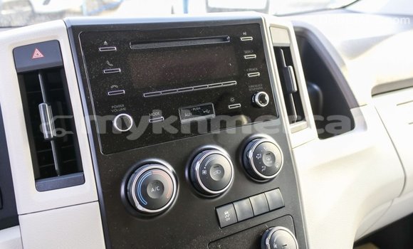 Acheter Import Voiture Toyota Hiace Blanc à Import - Dubai, Kampot Province Acheter Import Voiture Toyota Hiace Blanc à Import - Dubai, Kampot Province