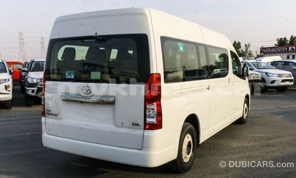 Acheter Import Voiture Toyota Hiace Blanc à Import - Dubai, Kampot Province Acheter Import Voiture Toyota Hiace Blanc à Import - Dubai, Kampot Province