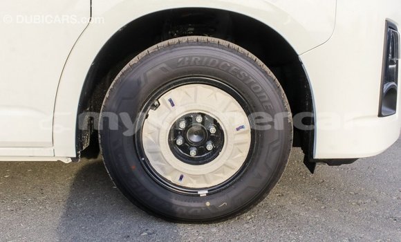 Acheter Import Voiture Toyota Hiace Blanc à Import - Dubai, Kampot Province Acheter Import Voiture Toyota Hiace Blanc à Import - Dubai, Kampot Province