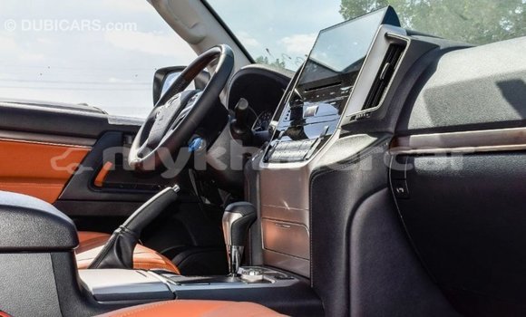 Acheter Import Voiture Toyota Land Cruiser Blanc à Import - Dubai, Kampot Province Acheter Import Voiture Toyota Land Cruiser Blanc à Import - Dubai, Kampot Province