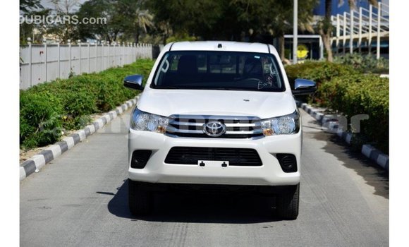 Acheter Import Voiture Toyota Hilux Blanc à Import - Dubai, Kampot Province Acheter Import Voiture Toyota Hilux Blanc à Import - Dubai, Kampot Province