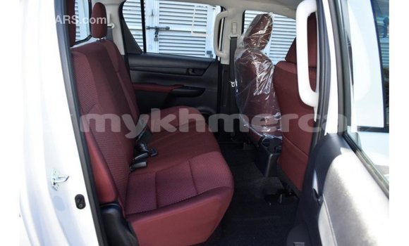 Acheter Import Voiture Toyota Hilux Blanc à Import - Dubai, Kampot Province Acheter Import Voiture Toyota Hilux Blanc à Import - Dubai, Kampot Province