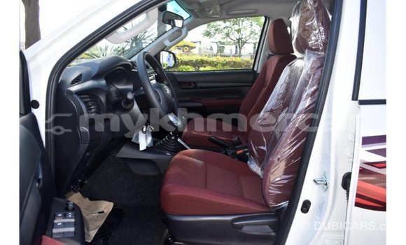 Acheter Import Voiture Toyota Hilux Blanc à Import - Dubai, Kampot Province Acheter Import Voiture Toyota Hilux Blanc à Import - Dubai, Kampot Province