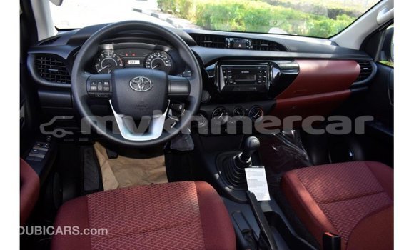 Acheter Import Voiture Toyota Hilux Blanc à Import - Dubai, Kampot Province Acheter Import Voiture Toyota Hilux Blanc à Import - Dubai, Kampot Province