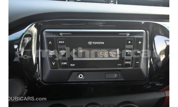 Acheter Import Voiture Toyota Hilux Blanc à Import - Dubai, Kampot Province Acheter Import Voiture Toyota Hilux Blanc à Import - Dubai, Kampot Province
