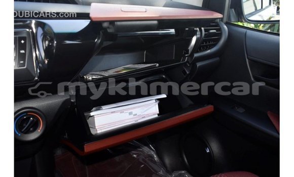 Acheter Import Voiture Toyota Hilux Blanc à Import - Dubai, Kampot Province Acheter Import Voiture Toyota Hilux Blanc à Import - Dubai, Kampot Province