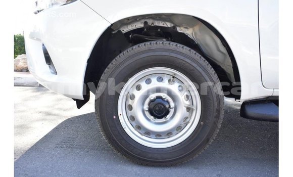 Acheter Import Voiture Toyota Hilux Blanc à Import - Dubai, Kampot Province Acheter Import Voiture Toyota Hilux Blanc à Import - Dubai, Kampot Province